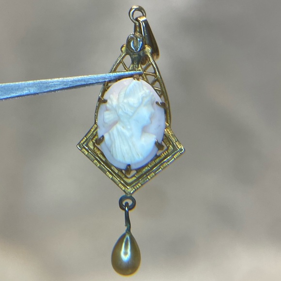 Antique Lavaliere Cameo Pendant Necklace Either shell/coral hand carved w/Pearl - Picture 15 of 17